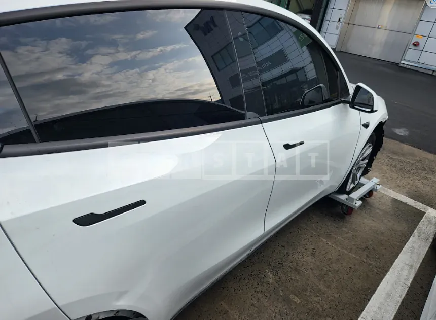 Photo 2 of 9: 2022 Tesla Model Y LongRange, VIN 7SAYGDEE7NF415502 — Korean insurance auction