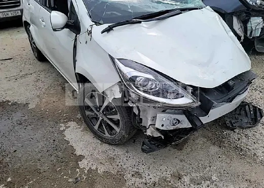 Photo 2 of 17: 2020 Toyota Prius C, VIN JTDKDTB37L1634491 — Korean insurance auction