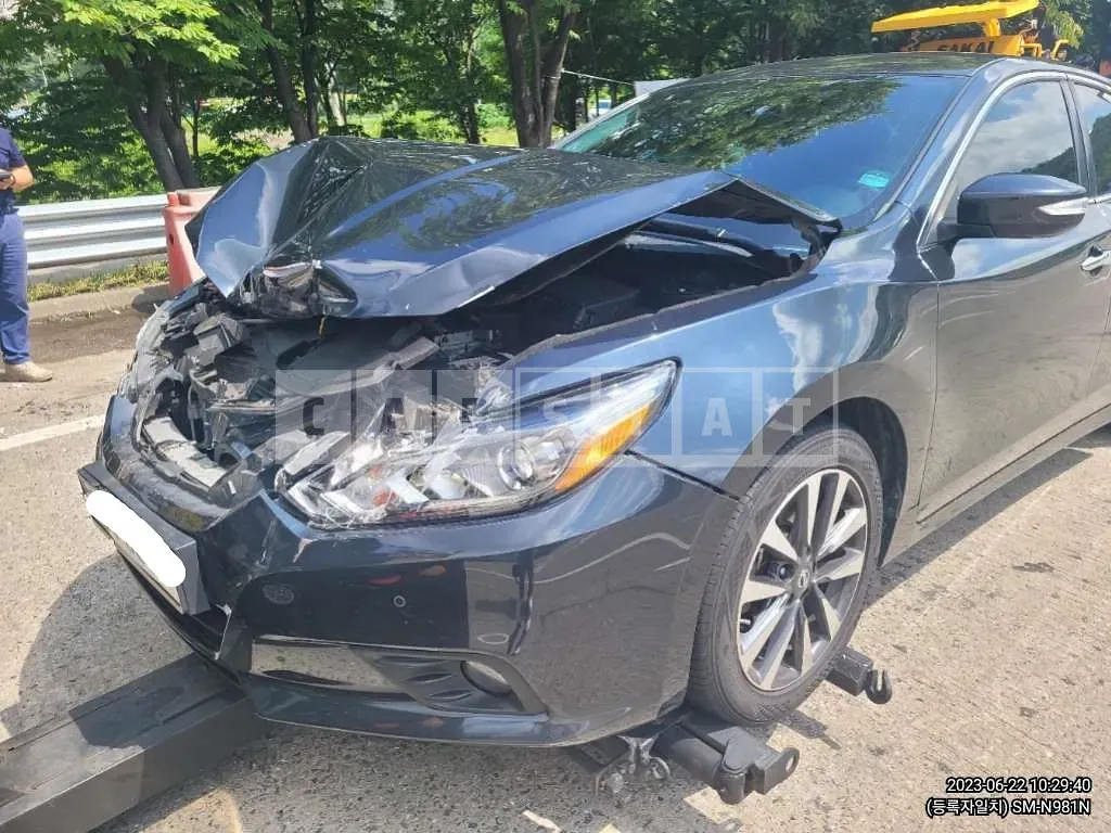 Photo 2 of 5: 2017 Nissan Altima 2.5, VIN 1N4AL3AP9HC104656 — Korean insurance auction