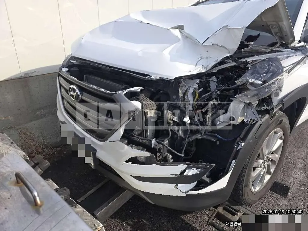 Photo 2 of 12: 2015 Hyundai Tucson TL — Korean insurance auction