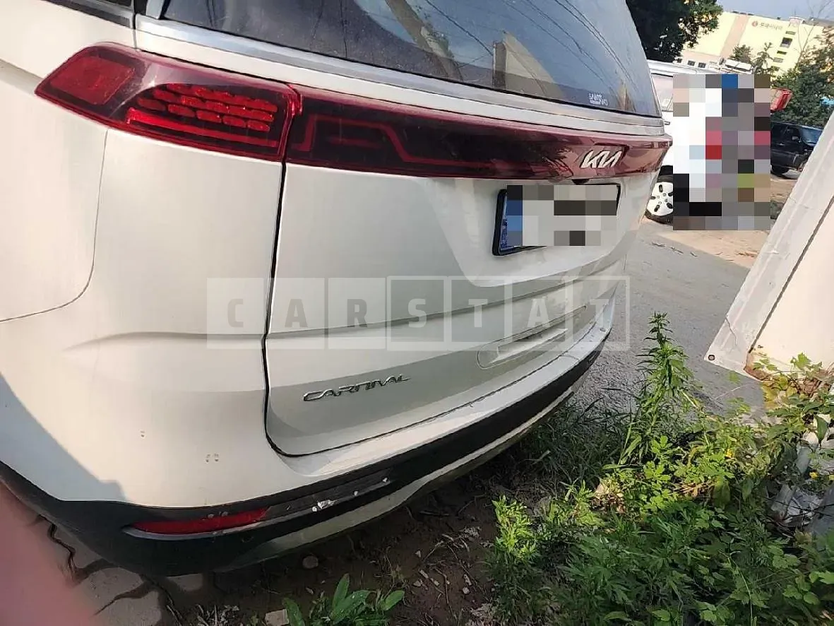 Photo 2 of 17: 2023 Kia Carnivals — Korean insurance auction