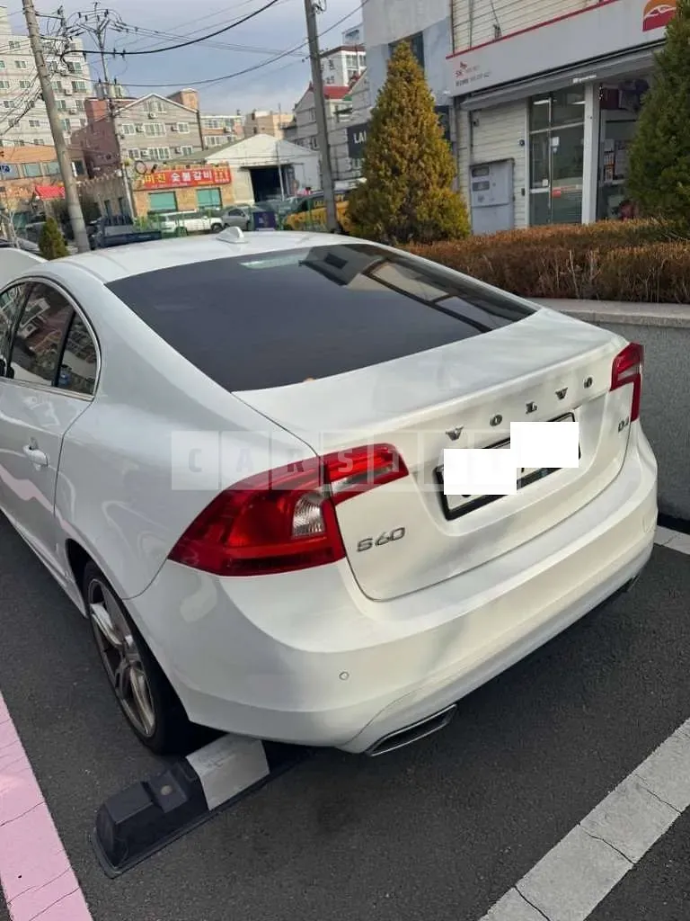 Photo 2 of 15: 2017 Volvo S60 D4 — Korean insurance auction