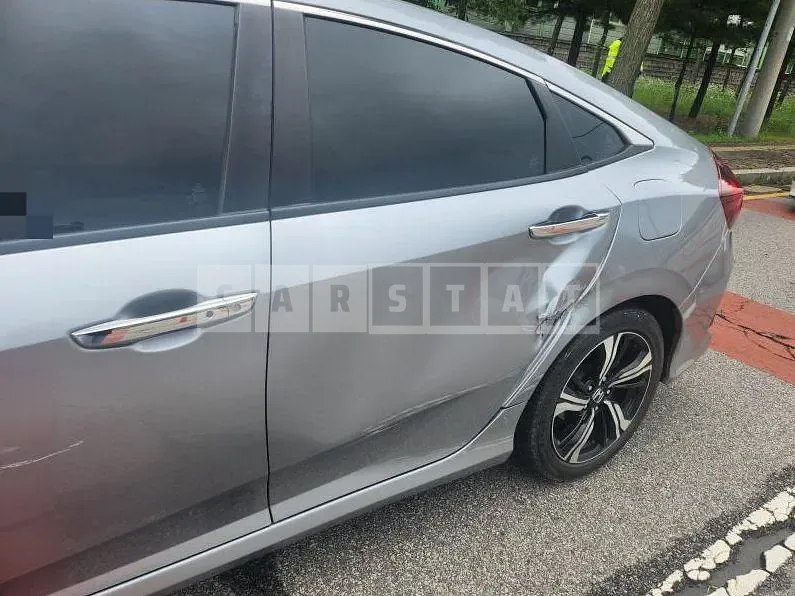 Photo 2 of 5: 2017 Honda Civic 4d — Korean insurance auction
