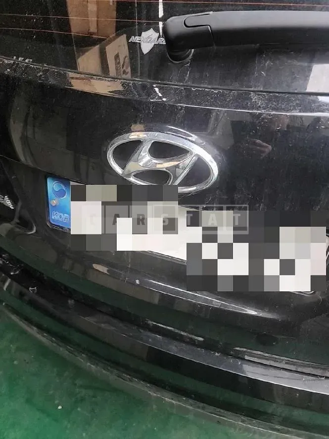 Photo 2 of 21: 2017 Hyundai Santa Fe DM, VIN KMHSW81UBHU769349 — Korean insurance auction