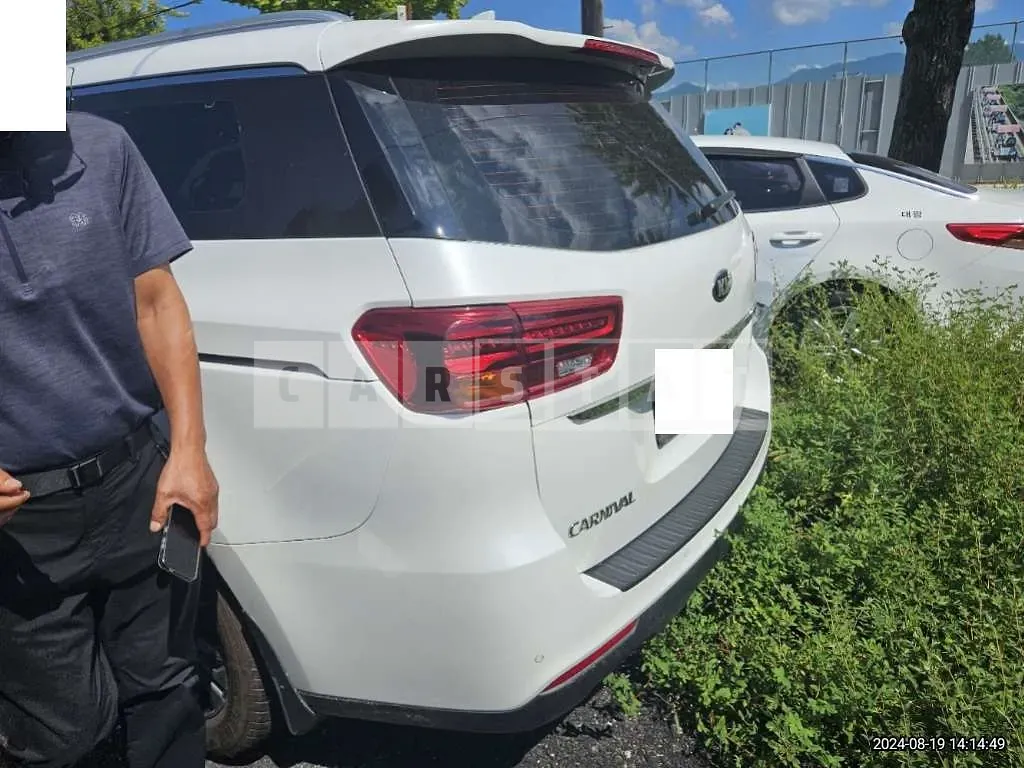 Photo 2 of 14: 2020 Kia Carnival — Korean insurance auction