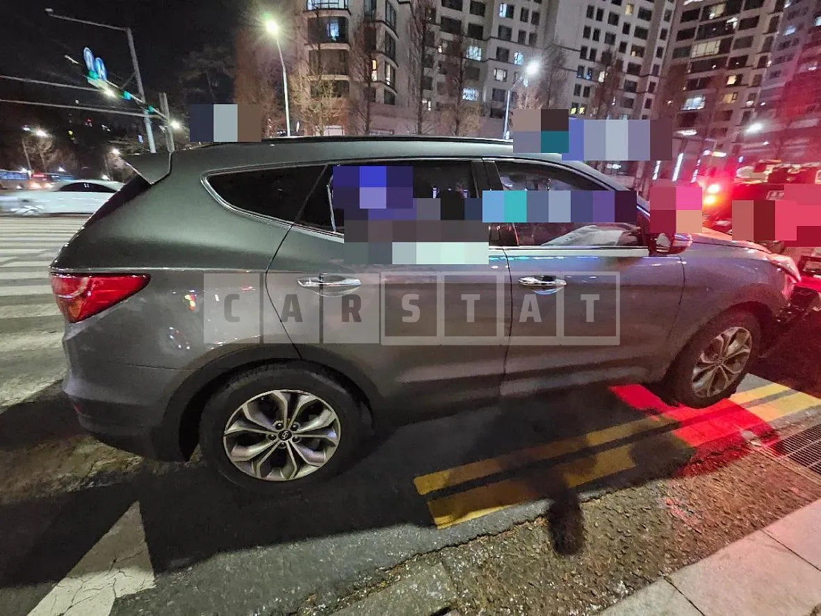 Photo 2 of 8: 2015 Hyundai Santa Fe DM, VIN KMHSW81UBFU515067 — Korean insurance auction