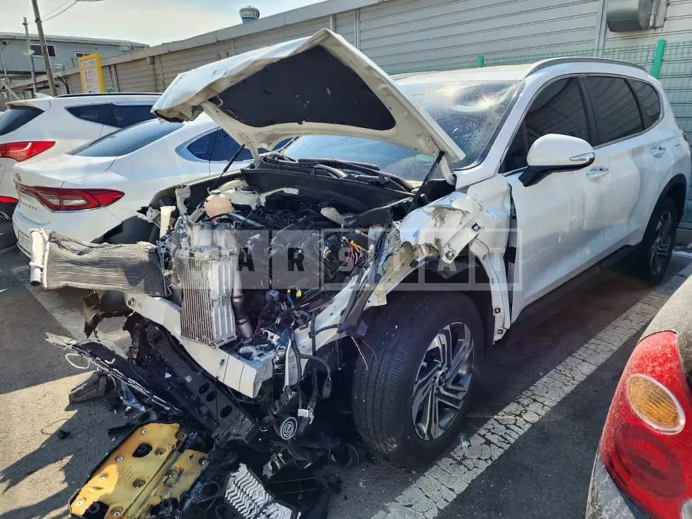 Photo 2 of 15: 2020 Hyundai Santa Fe, VIN KMHS381HGMU323976 — Korean insurance auction