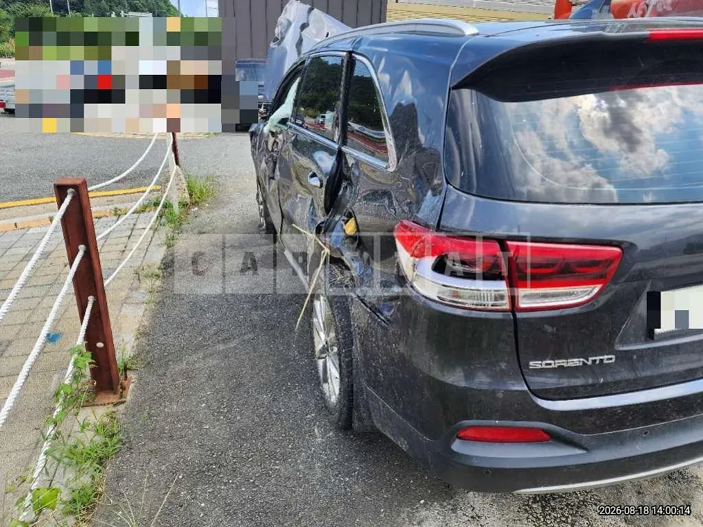 Photo 2 of 11: 2016 Kia Sorento 4WD — Korean insurance auction