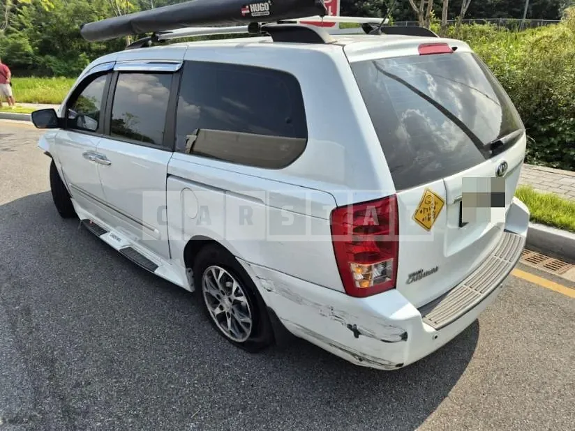 Photo 2 of 3: 2014 Kia Carnival 2.2 — Korean insurance auction