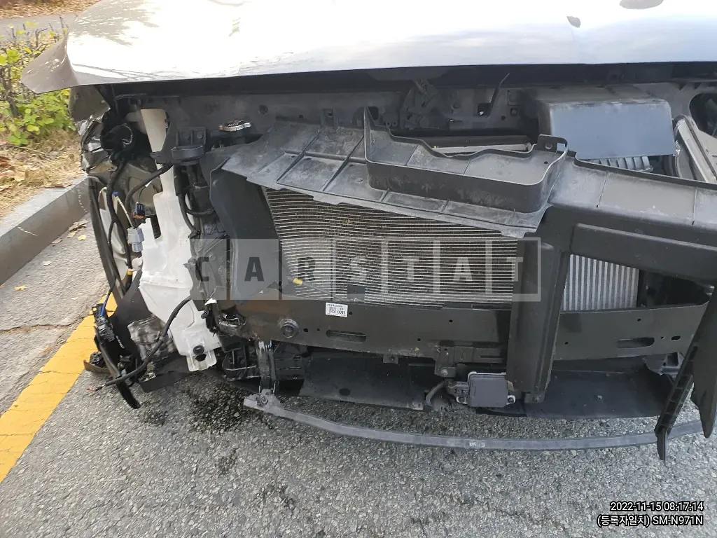 Photo 2 of 18: 2020 Hyundai Santa Fe, VIN KMHS281BBLU298898 — Korean insurance auction