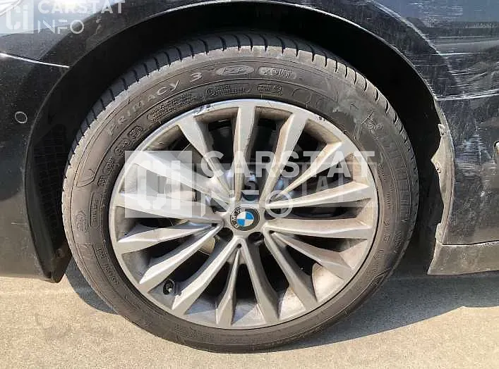 Photo 2 of 19: 2019 BMW 520d, VIN WBAJF3100KBS69722 — Korean insurance auction