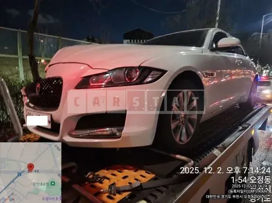 Photo 2 of 12: 2017 Jaguar XF 20d, VIN SAJBA4BNXHCY38697 — Korean insurance auction