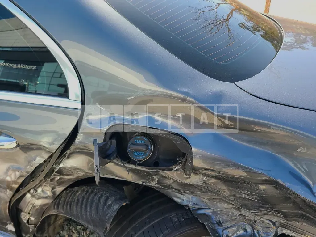 Photo 2 of 9: 2019 Mercedes-Benz E 300 e, VIN WDDZF5DBXKA670477 — Korean insurance auction
