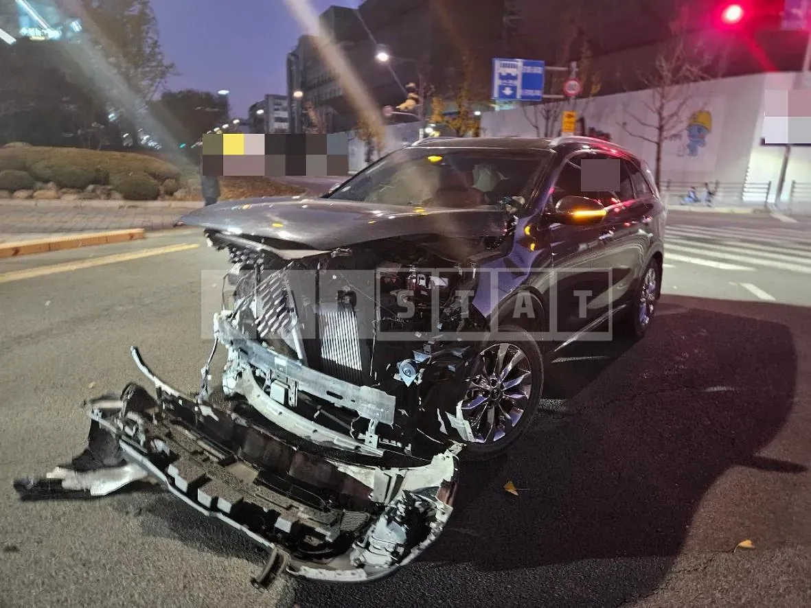 Photo 2 of 5: 2018 Kia Sorento, VIN KNAPS81BBKA514365 — Korean insurance auction