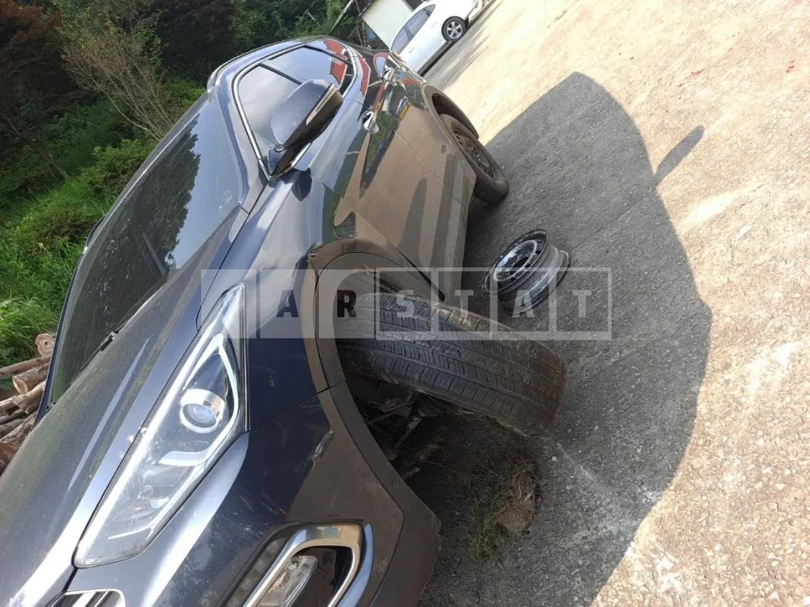 Photo 2 of 16: 2015 Hyundai Santa Fe DM 4WD, VIN KMHSW81XDGU594581 — Korean insurance auction