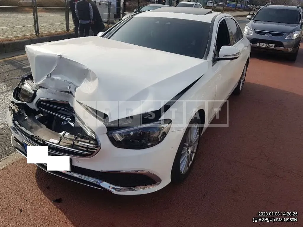 Photo 2 of 14: 2022 Mercedes-Benz E250, VIN W1KZF4FB5NB078586 — Korean insurance auction