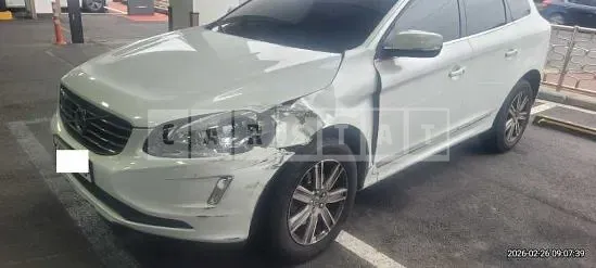 Photo 2 of 5: 2017 Volvo XC60 D4, VIN YV1DZA8BDH2165938 — Korean insurance auction