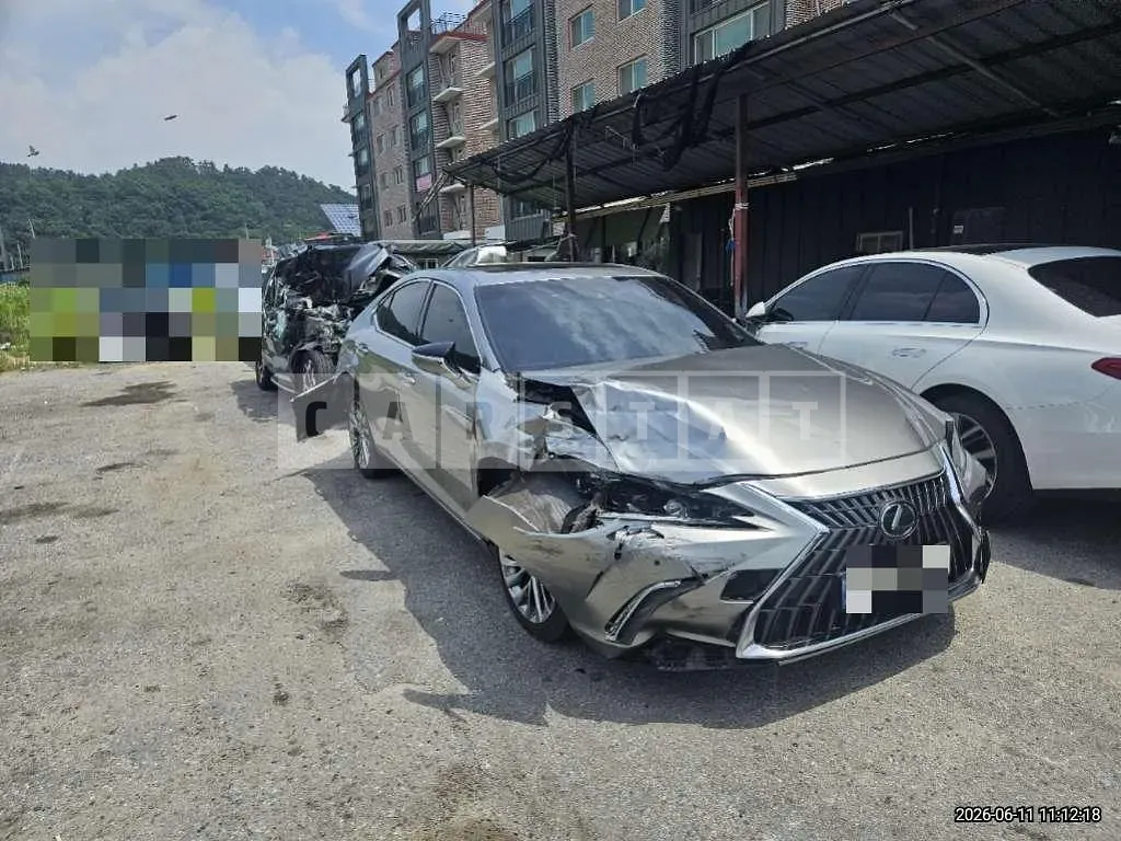 Photo 2 of 29: 2024 Lexus ES300h — Korean insurance auction