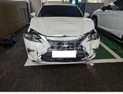 Photo 1 of 5: 2016 Lexus ES300h — Korean insurance auction