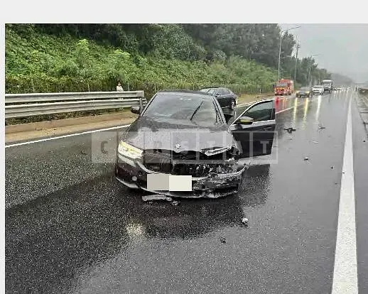 Photo 2 of 7: 2020 BMW 530e Hybrid — Korean insurance auction