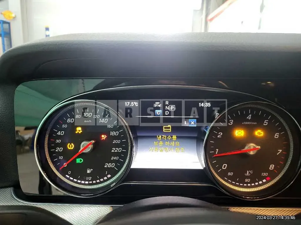 Photo 2 of 50: 2018 Mercedes-Benz E 200, VIN WDDZF4CB8JA441791 — Korean insurance auction