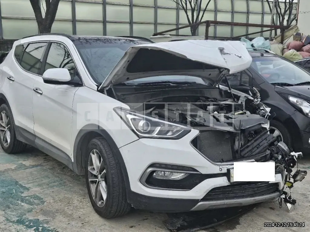 Photo 2 of 36: 2016 Hyundai Santa Fe, VIN KMHSW81UBGU665086 — Korean insurance auction