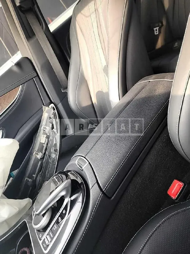 Photo 2 of 12: 2019 Mercedes-Benz E300 4Matic, VIN WDDZF4KB4KA663070 — Korean insurance auction