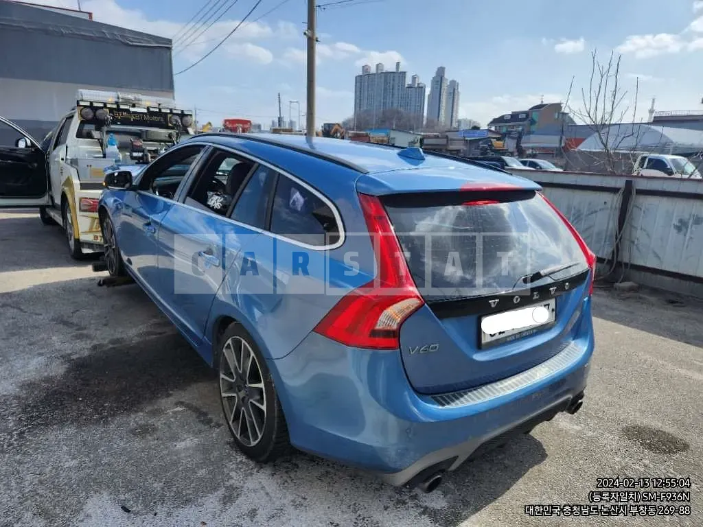 Photo 2 of 6: 2016 Volvo V60 D5, VIN YV1FWA4BDG1303327 — Korean insurance auction