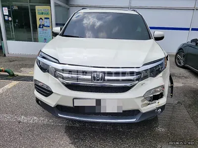 Photo 1 of 39: 2017 Honda Pilot, VIN 5FNYF6850HB201078 — Korean insurance auction