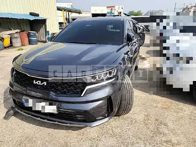 Photo 1 of 17: 2023 Kia Sorento 4WD — Korean insurance auction