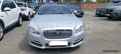 Photo 1 of 45: 2016 Jaguar XJ 3.0d, VIN SAJAA2290GNV97724 — Korean insurance auction