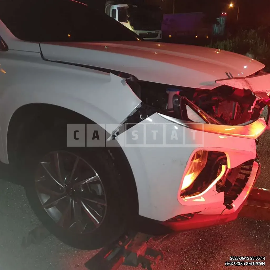 Photo 2 of 12: 2019 Hyundai Santa Fe, VIN KMHS281BBKU138118 — Korean insurance auction