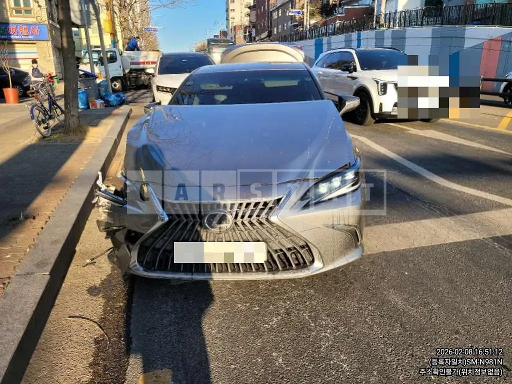Photo 2 of 9: 2024 Lexus ES300h — Korean insurance auction
