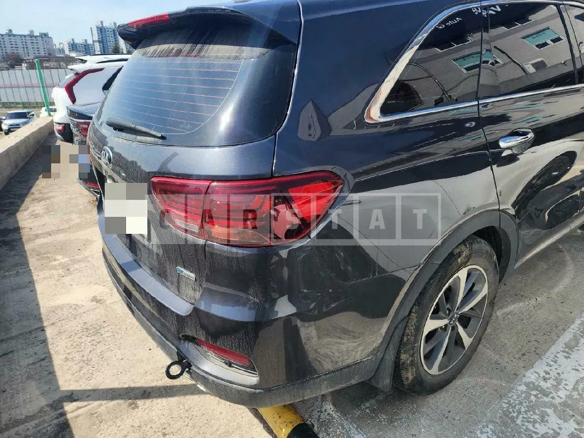 Photo 2 of 10: 2018 Kia Sorento 2.2, VIN KNAPF81BBJA436089 — Korean insurance auction