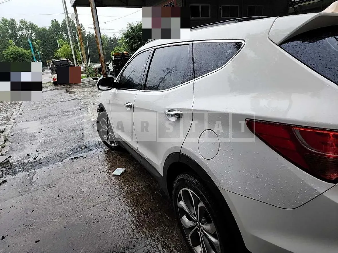 Photo 2 of 14: 2014 Hyundai Santa Fe, VIN KMHSW81UBFU339543 — Korean insurance auction