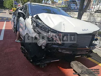 Photo 1 of 16: 2023 Kia Carnival — Korean insurance auction