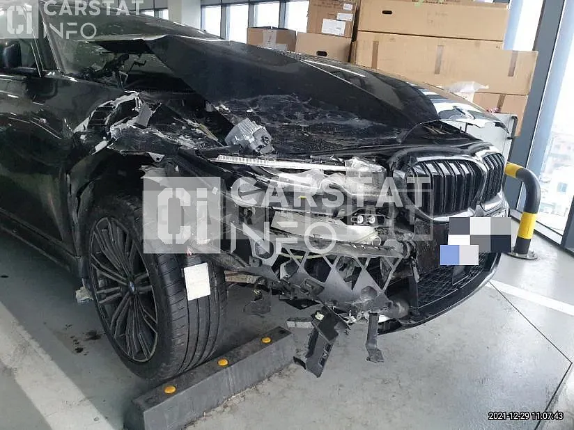 Photo 2 of 9: 2021 BMW 320i, VIN WBA5X5104MFK75741 — Korean insurance auction
