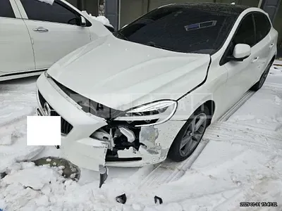 Photo 1 of 8: 2018 Volvo V40 D3 — Korean insurance auction