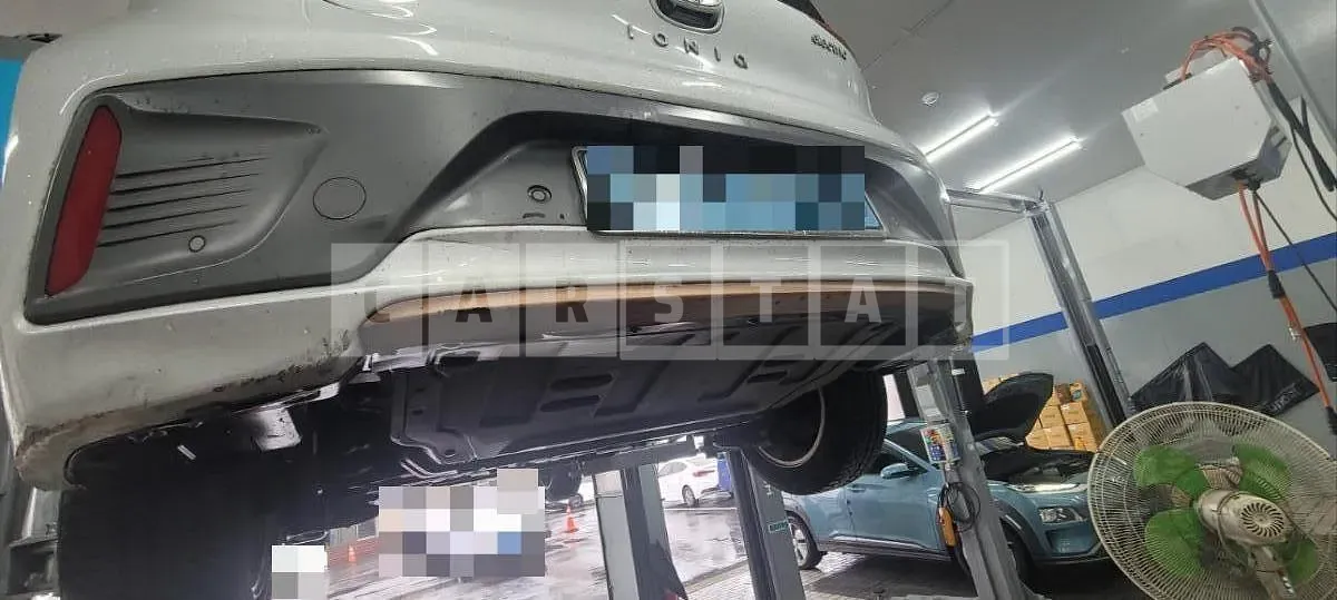 Photo 2 of 41: 2017 Hyundai IONIQ Electric, VIN KMHC051HFJU022849 — Korean insurance auction