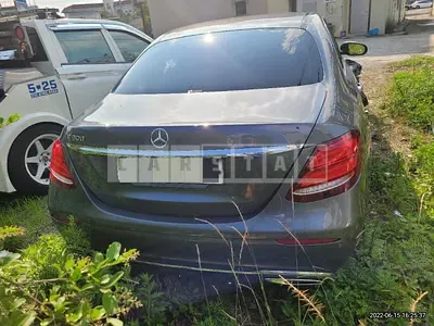 Photo 1 of 24: 2018 Mercedes-Benz E300, VIN WDDZF4JB8JA476320 — Korean insurance auction