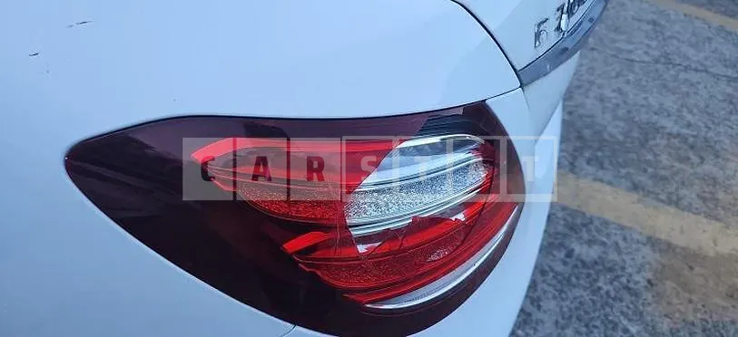 Photo 2 of 39: 2017 Mercedes-Benz E220d — Korean insurance auction