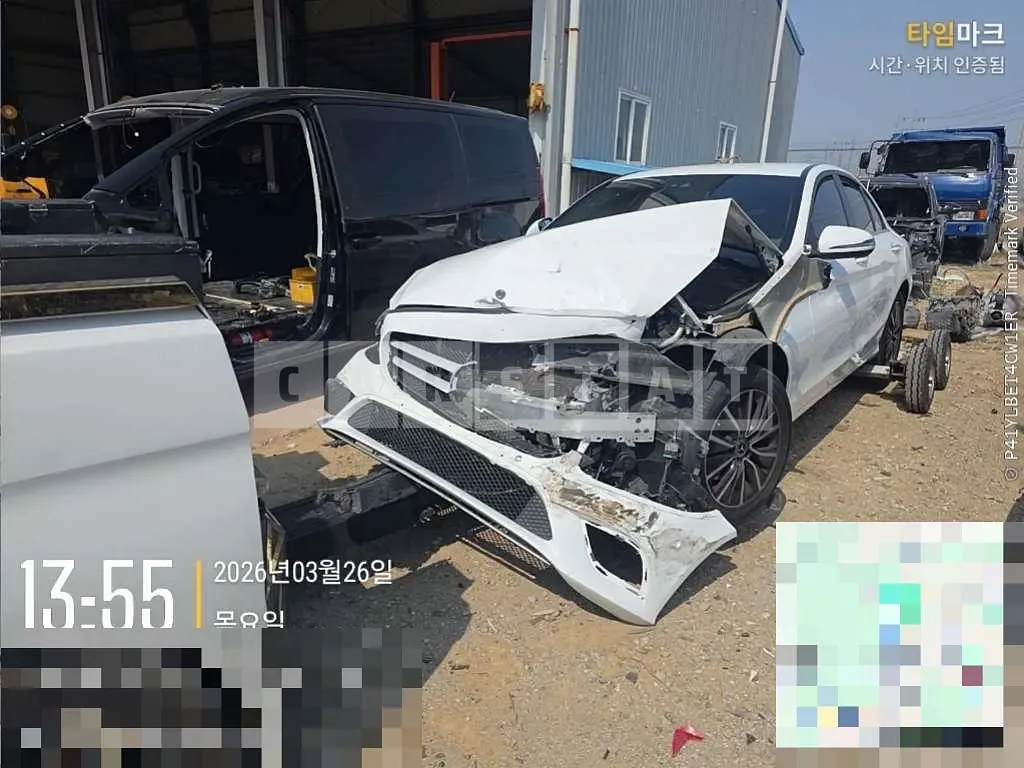 Photo 2 of 19: 2019 Mercedes-Benz C200 — Korean insurance auction