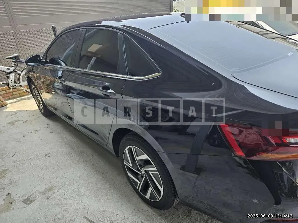 Photo 2 of 13: 2023 Volkswagen Jetta — Korean insurance auction