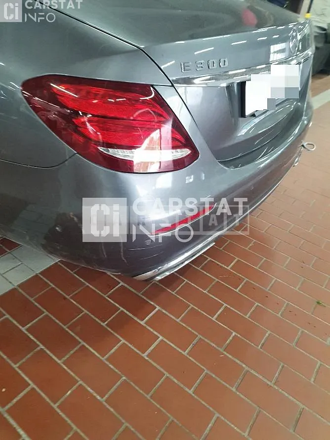 Photo 2 of 18: 2018 Mercedes-Benz E220 d, VIN WDDZF0EB7JA450990 — Korean insurance auction