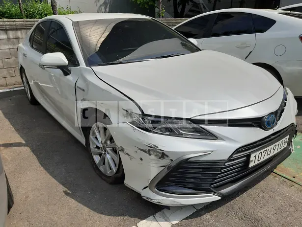 Photo 2 of 32: 2021 Toyota Camry Hybrid LE, VIN JTNBA1HKXN3005886 — Korean insurance auction