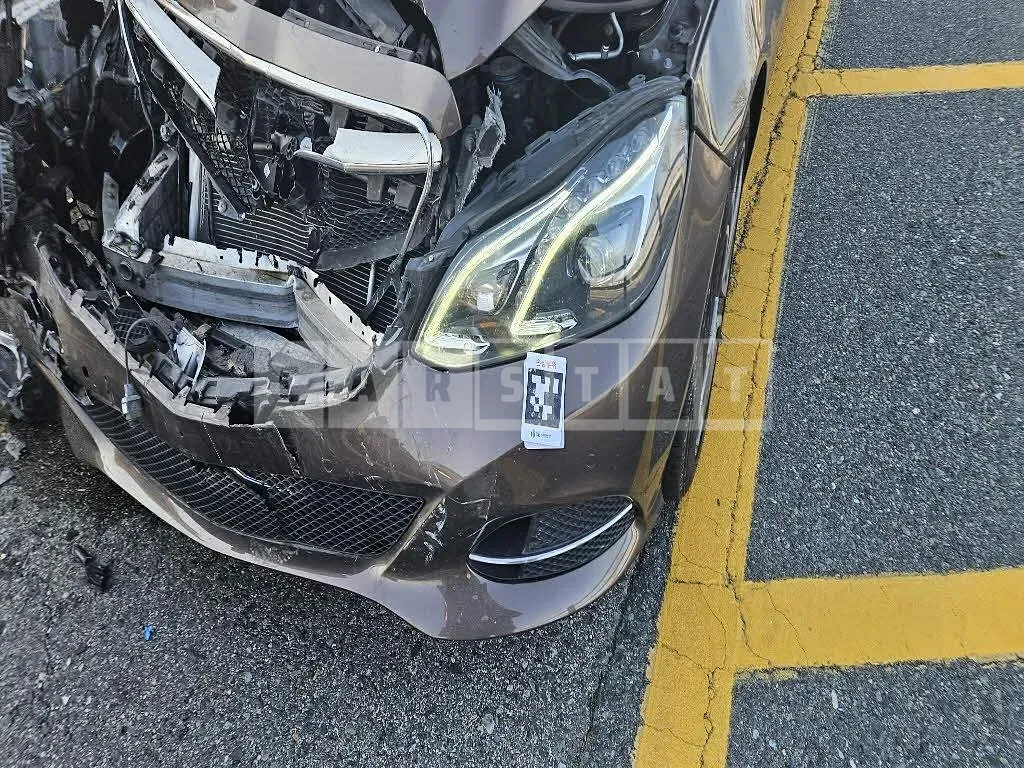 Photo 2 of 5: 2015 Mercedes-Benz E250 BlueTec 4Matic, VIN WDDHF9HB5GB187994 — Korean insurance auction