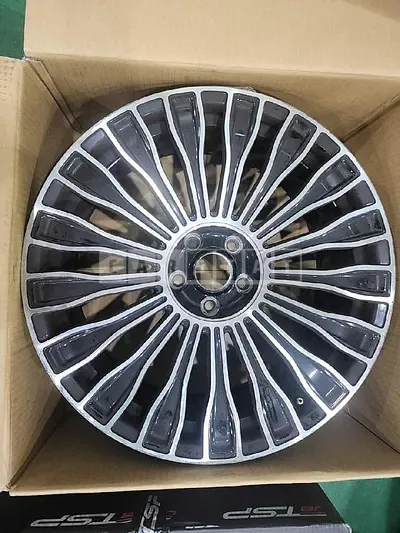 Photo 1 of 6: 2022 Kia (parts) Carnival High Limousine Wheel — Korean insurance auction