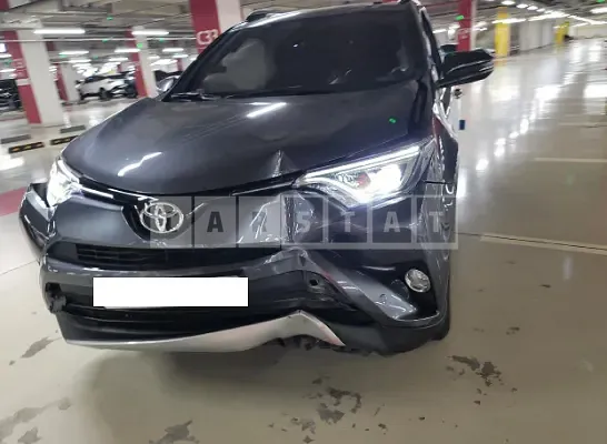 Photo 2 of 50: 2018 Toyota RAV4 2WD, VIN JTMYFREVXJD127262 — Korean insurance auction