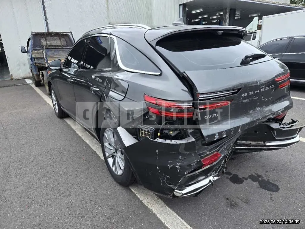 Photo 2 of 50: 2024 Genesis GV70 — Korean insurance auction