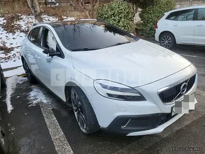 Photo 1 of 32: 2017 Volvo V40CC — Korean insurance auction